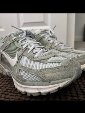 Nike Vomero 5- Jade. Size 9